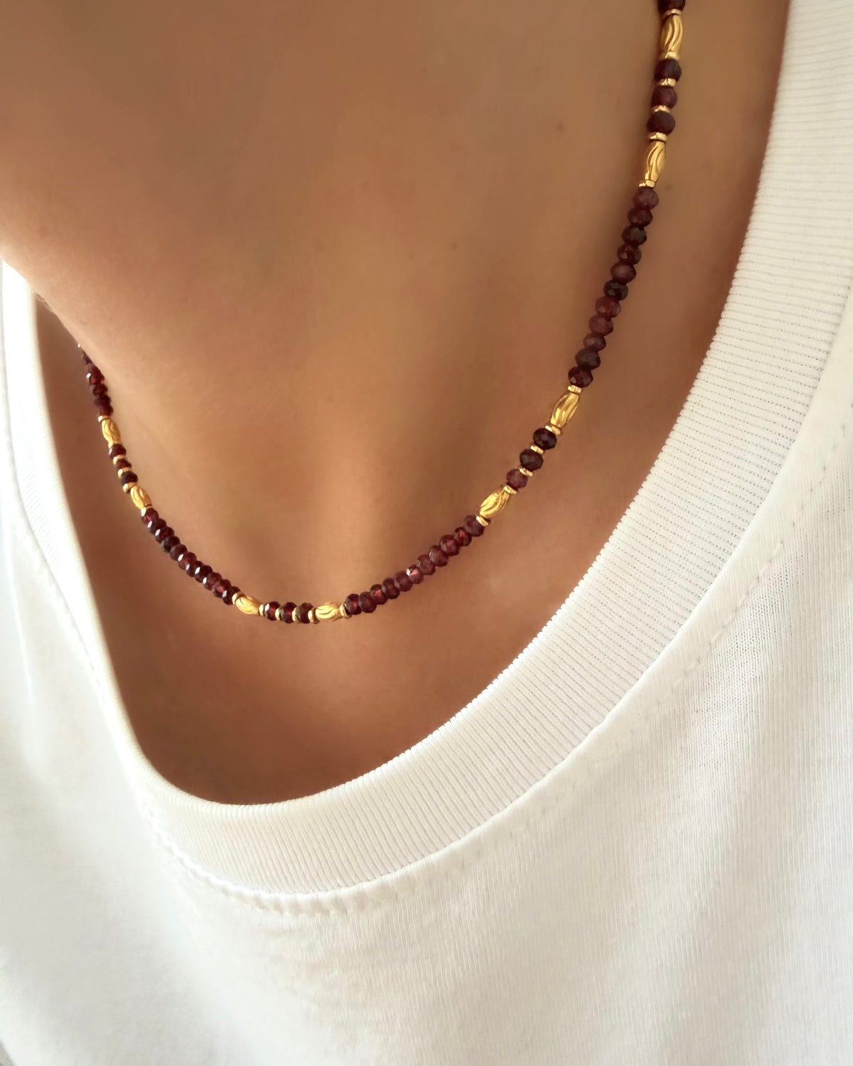 Collar Petite Silence Granate