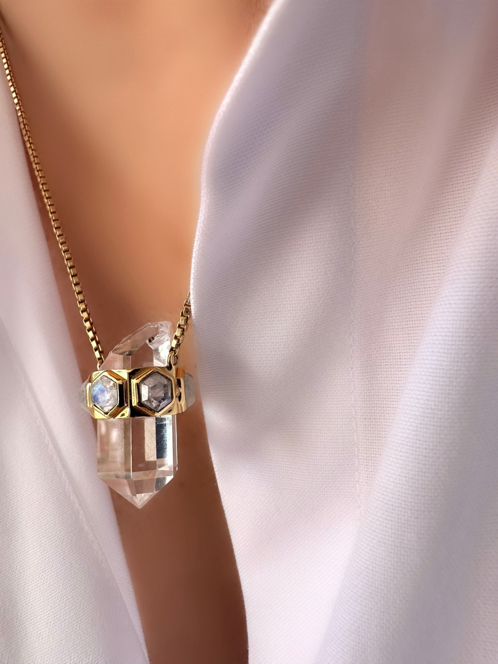 Collar Quartz (Moon stone)