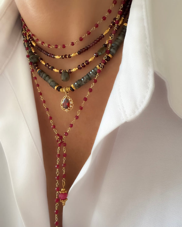 Stones Silence Garnet Necklace