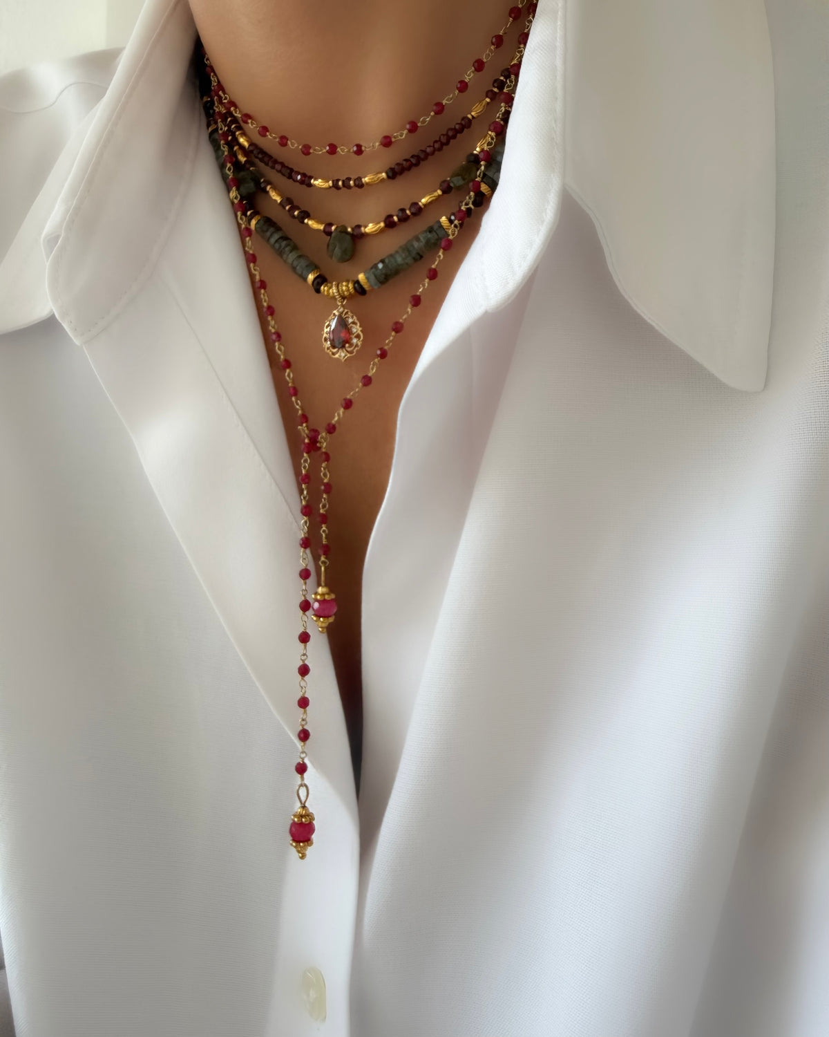 Stones Silence Garnet Necklace