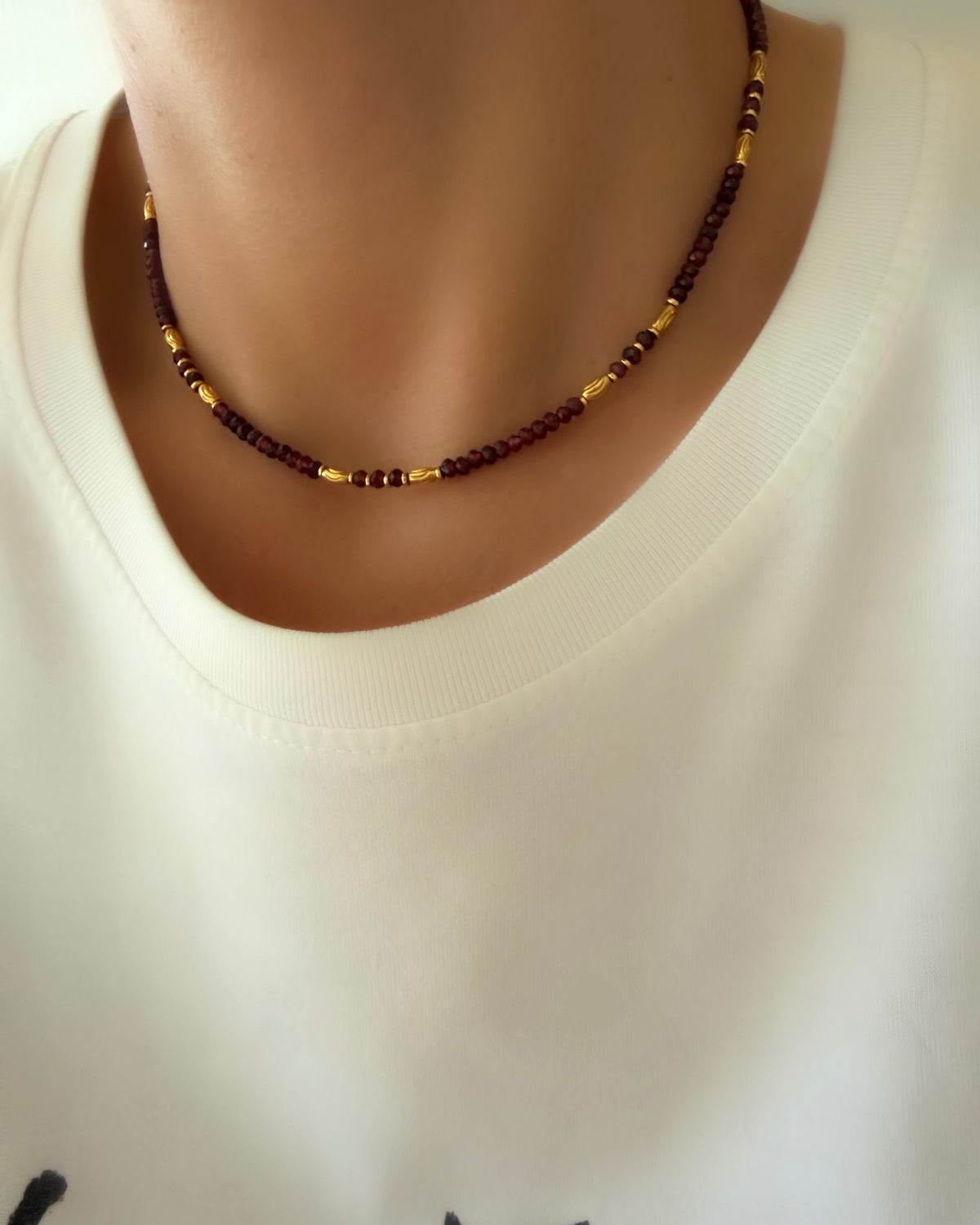 Collar Petite Silence Granate