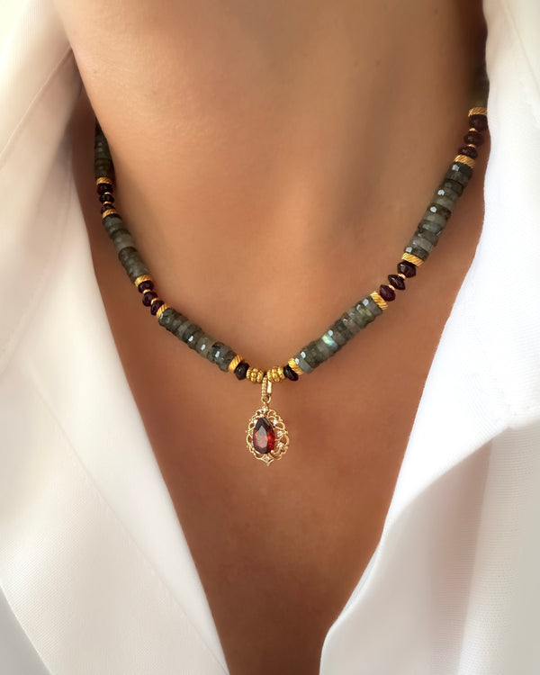 Stones Silence Garnet Necklace