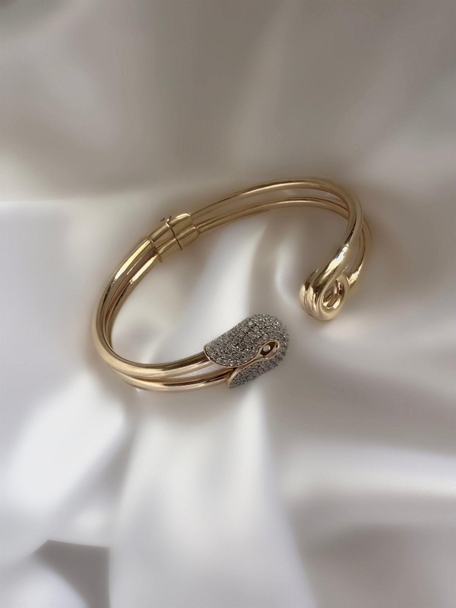 Brazalete Pin Up (Plata 925 bañada Oro 18k) - LE MARSHAND™