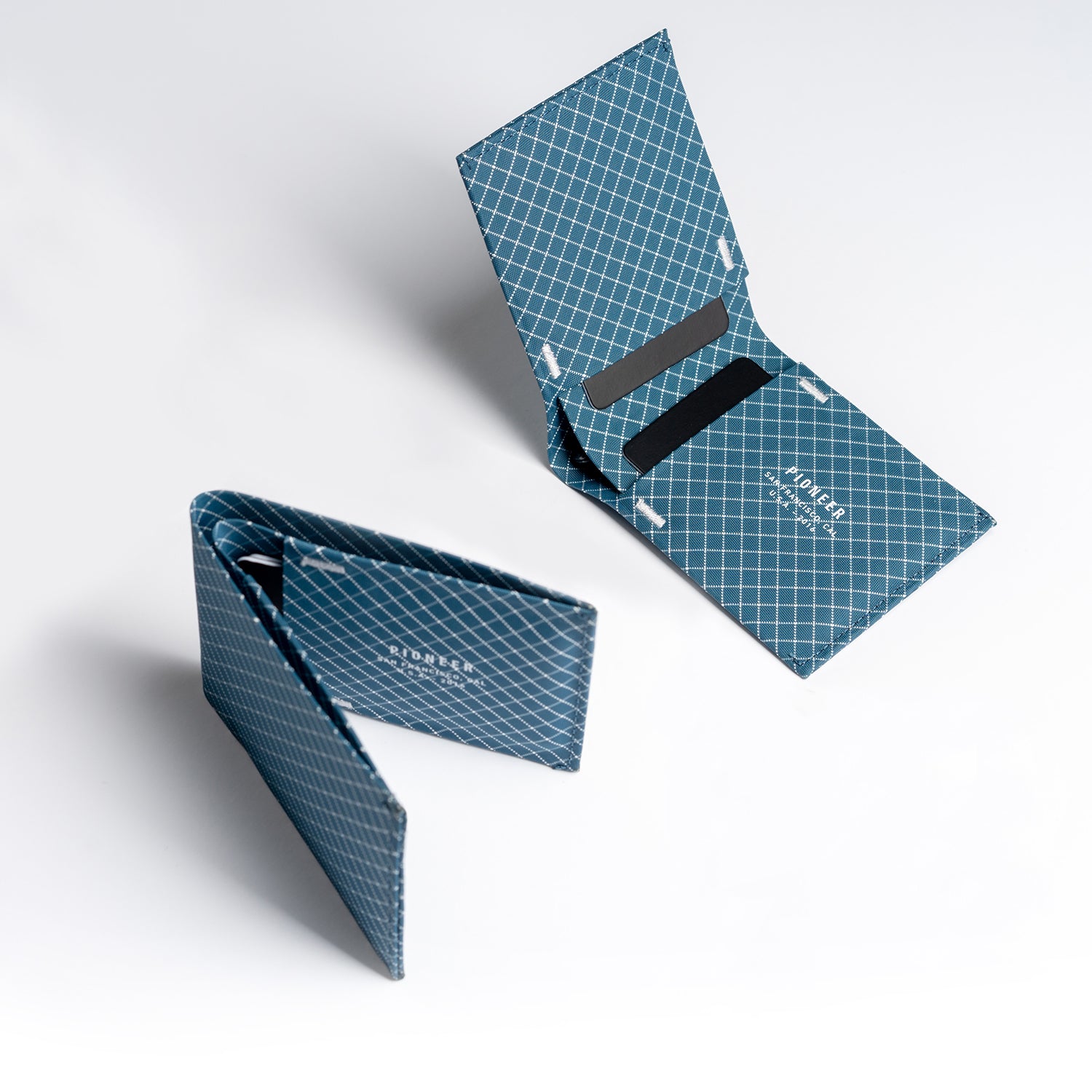 Le Marshand®  -  Joyería en plata 925, chapado en Oro 24K - Cartera Pioneer Flyfold - Azul * - Diseños propios - Brazaletes, pulseras, collares y pendientes - Joyería online - Mallorca