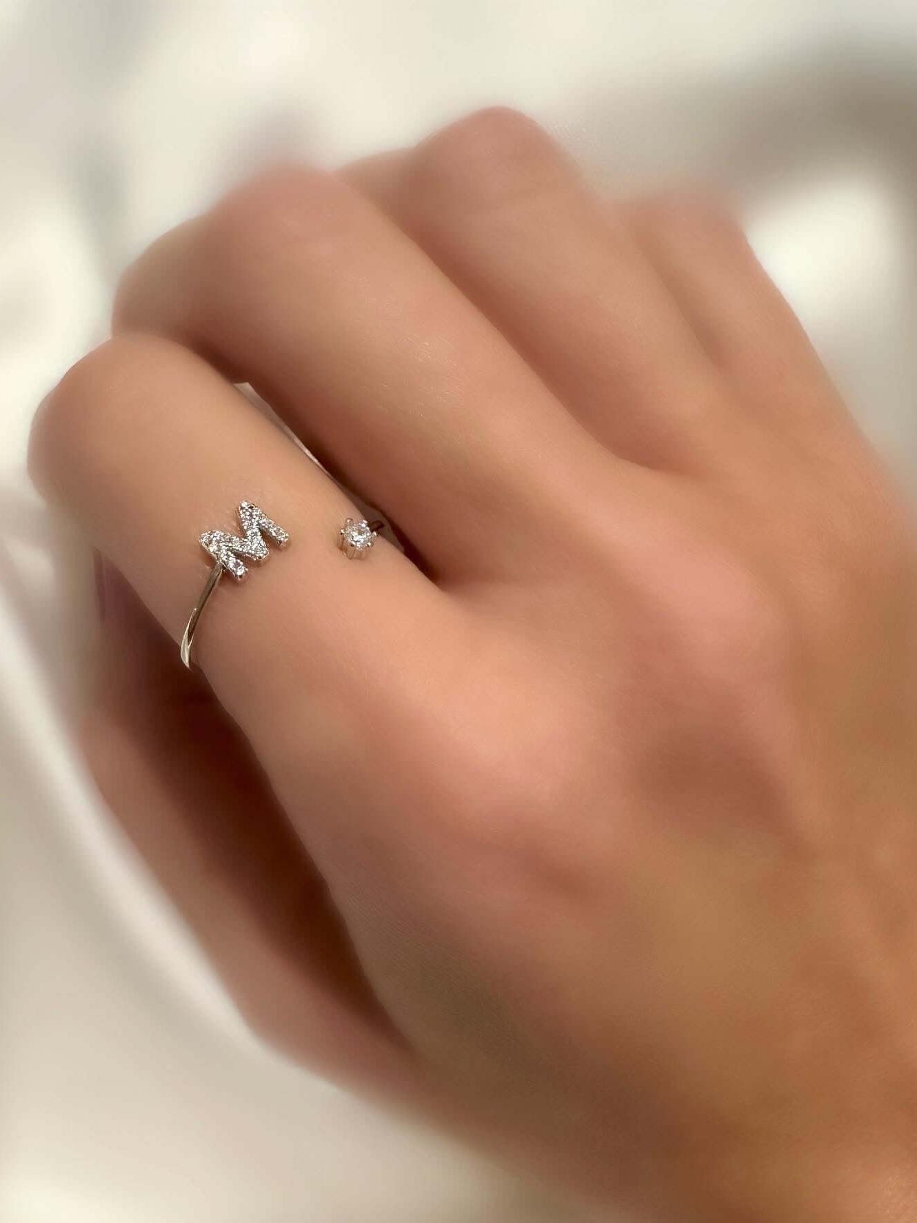 Le Marshand®  -  Joyería en plata 925, chapado en Oro 24K - Anillo Letras (Plata 925) - Diseños propios - Brazaletes, pulseras, collares y pendientes - Joyería online - Mallorca