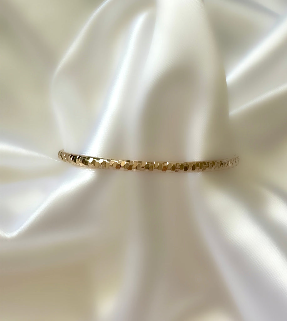 Le Marshand®  -  Joyería en plata 925, chapado en Oro 24K - Brazalete Open Gloss Martelé - Diseños propios - Brazaletes, pulseras, collares y pendientes - Joyería online - Mallorca