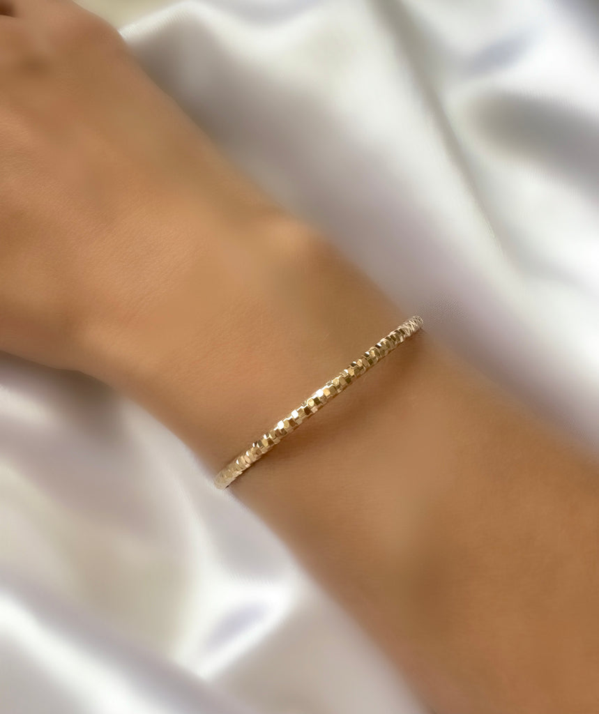 Le Marshand®  -  Joyería en plata 925, chapado en Oro 24K - Brazalete Open Gloss Martelé - Diseños propios - Brazaletes, pulseras, collares y pendientes - Joyería online - Mallorca