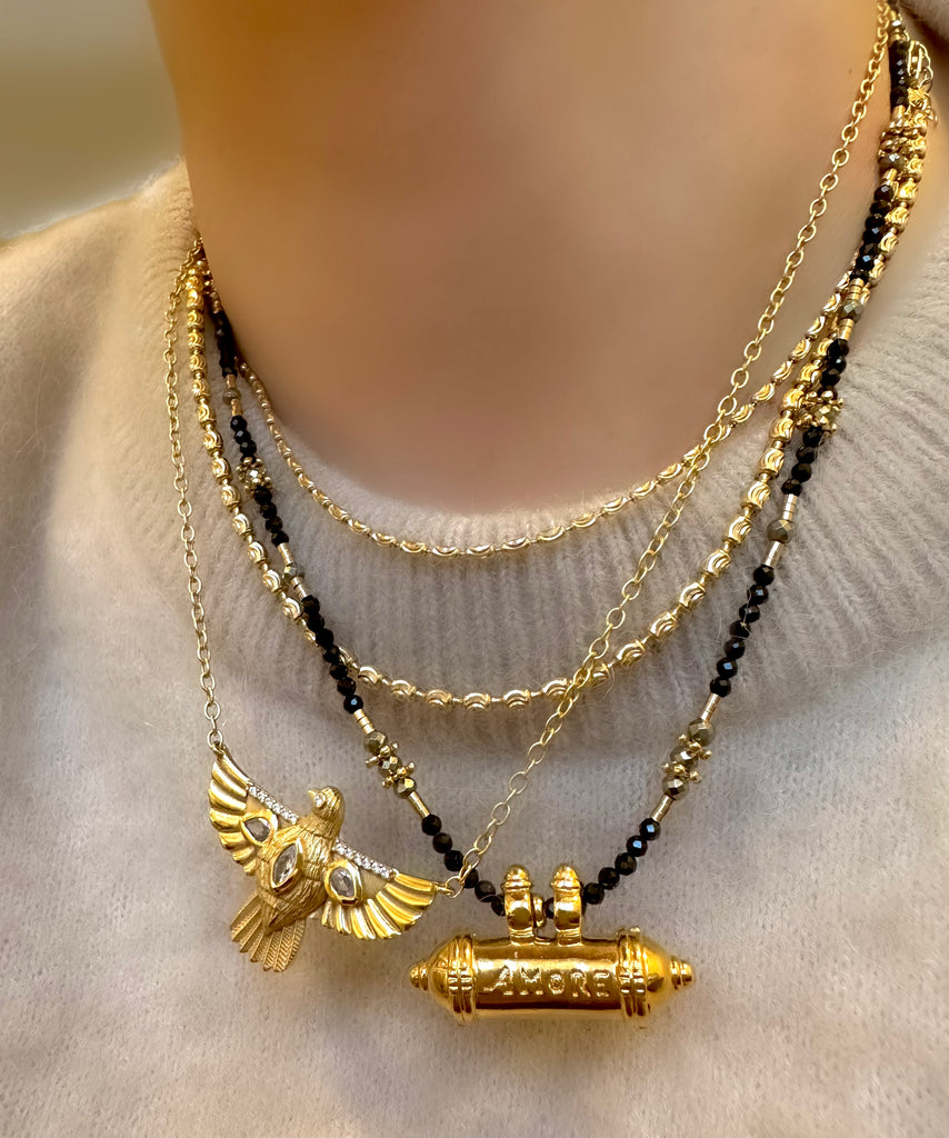 Le Marshand®  -  Joyería en plata 925, chapado en Oro 24K - Collar Amuleto Amore (Espinela negra) - Diseños propios - Brazaletes, pulseras, collares y pendientes - Joyería online - Mallorca