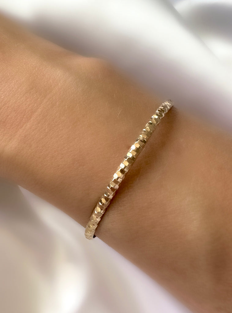 Le Marshand®  -  Joyería en plata 925, chapado en Oro 24K - Brazalete Open Gloss Martelé - Diseños propios - Brazaletes, pulseras, collares y pendientes - Joyería online - Mallorca