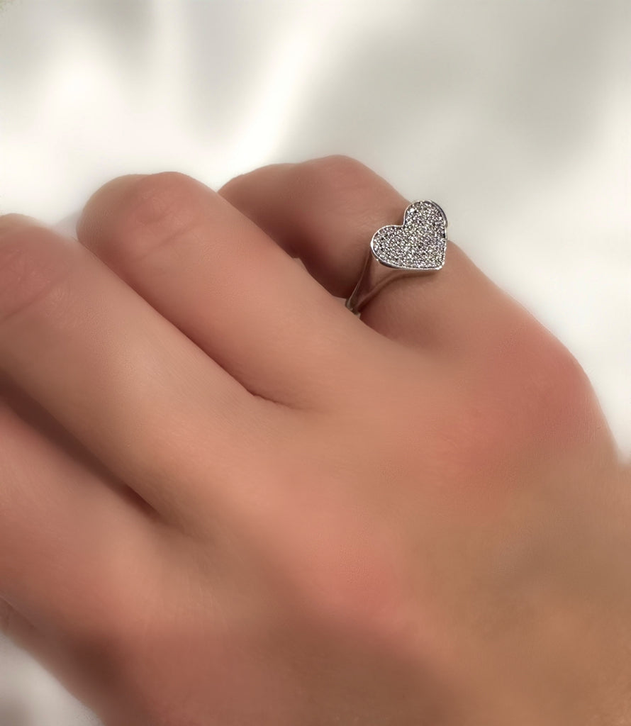 Le Marshand®  -  Joyería en plata 925, chapado en Oro 24K - Anillo Sello Corazón Pavé (Plata 925) - Diseños propios - Brazaletes, pulseras, collares y pendientes - Joyería online - Mallorca
