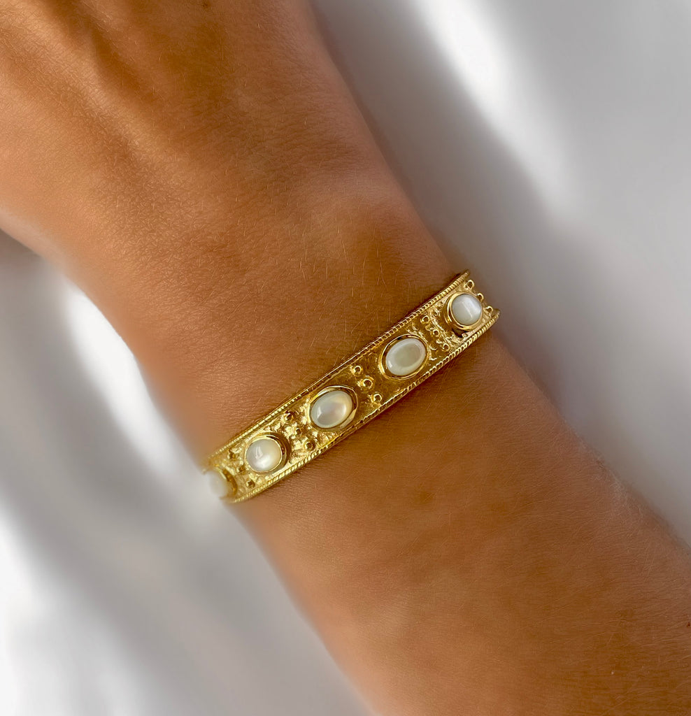 Le Marshand®  -  Joyería en plata 925, chapado en Oro 24K - Brazalete Boho Nácar - Diseños propios - Brazaletes, pulseras, collares y pendientes - Joyería online - Mallorca